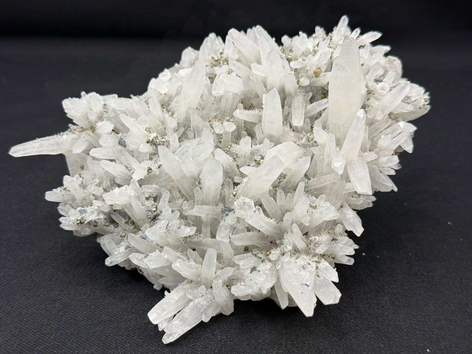 Minerali & Pietre curative: Pyrit auf Quarz – Usato da Schinznach Bad venduto da Demerald 9