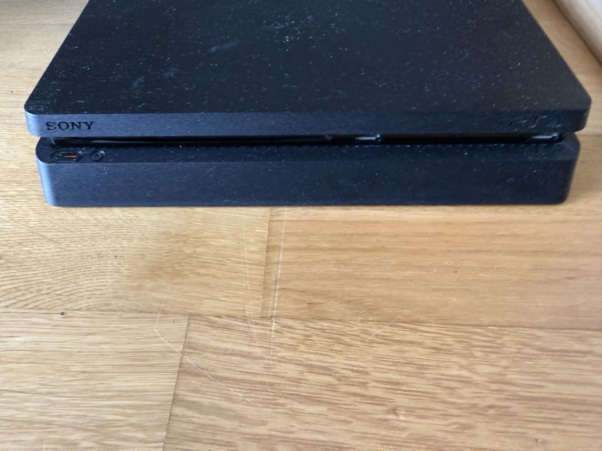 Sony Console: PS4 Konsole mit Controller – Usato da Ehrendingen venduto da edelkram 2