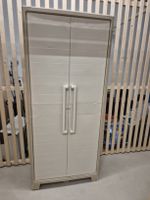 Kunststoffschrank beigefarben mit Einlegeböden gebraucht