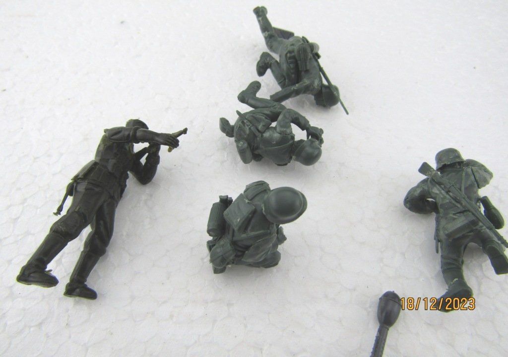 Kit di modellismo & Modellini statici: Deutsche Infanterie - 2.WK - 1:32 – Usato da Widen venduto da LokiStar 1