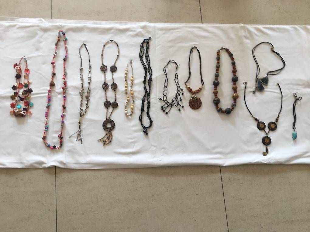 Ketten: Lot de 12 Colliers : travail artisanal, assembés à la main – Gebraucht aus Mézières VD von bra_56nb 4
