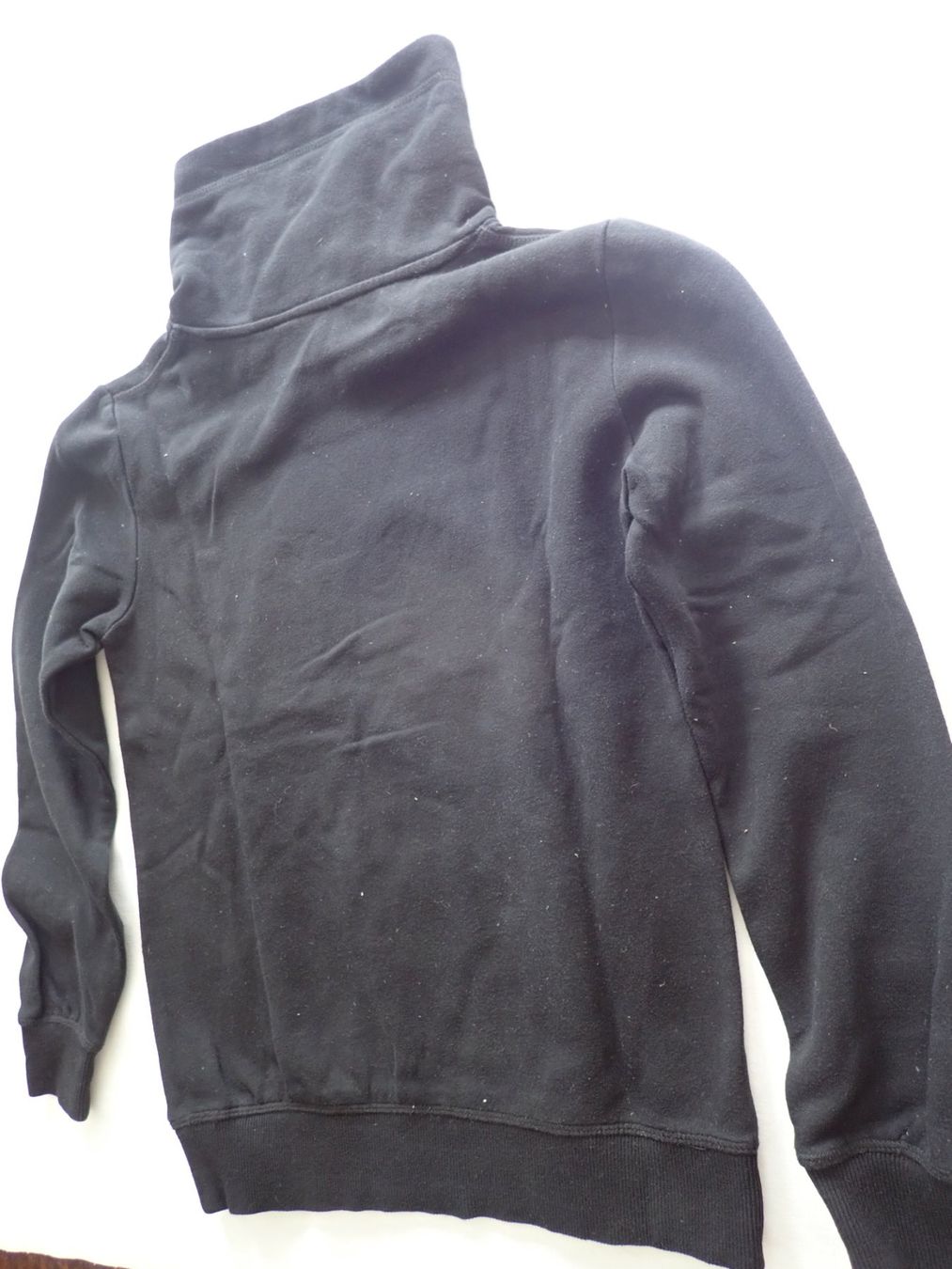 H&M Pulls et sweat-shirts: Pull  noir 146/152 – Neuf (Voir description) à Petit-Lancy par camping_car 2