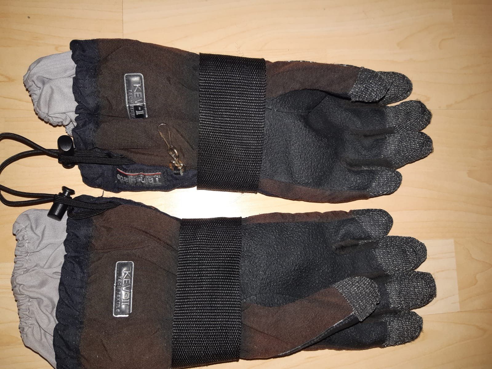 Guanti & manicotti: MARKENHANDSCHUHE, GR. 7 – Usato da sachseln venduto da soficool 1