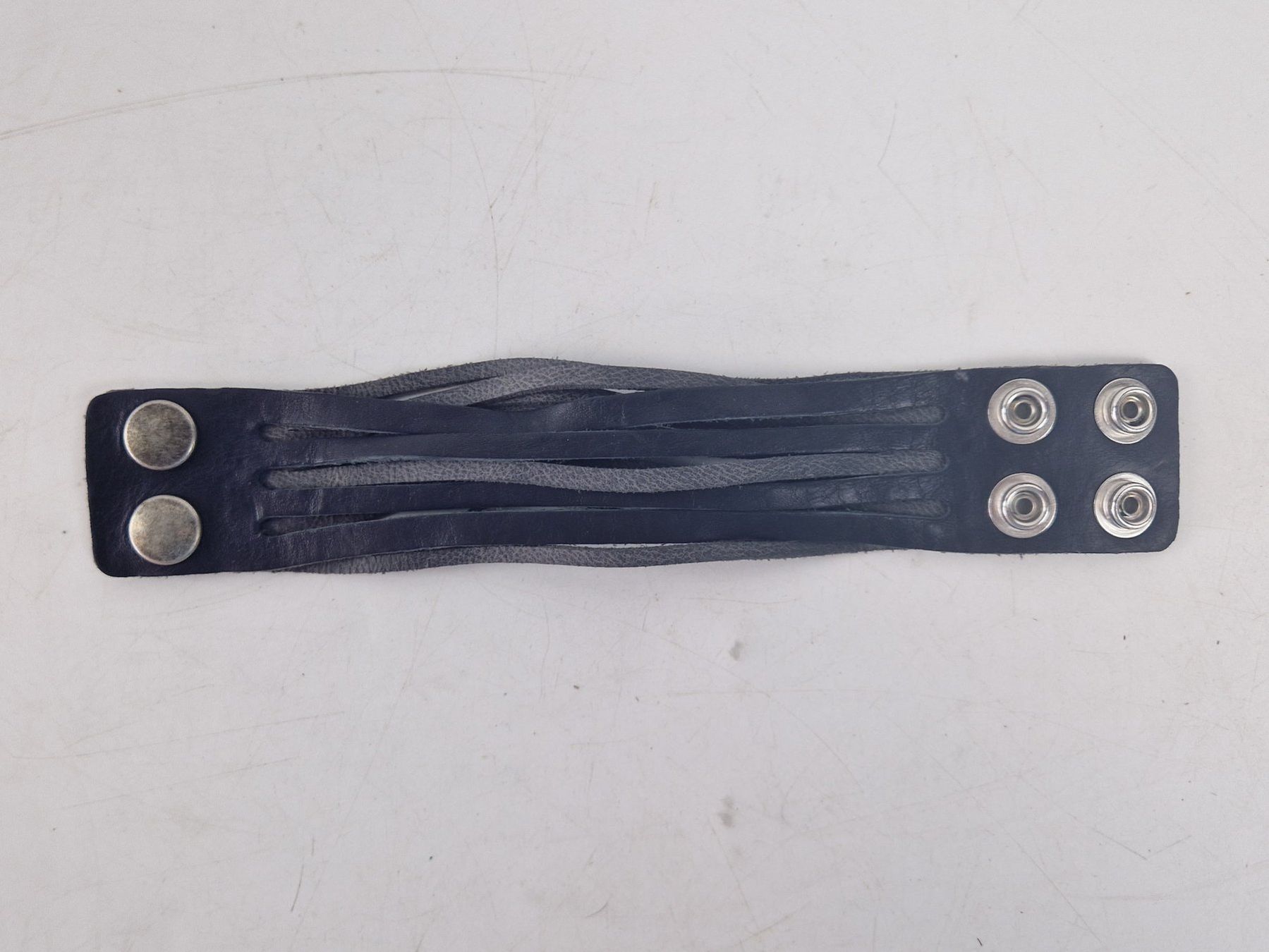 Armbänder & -reifen: Schwarzes Lederarmband – Gebraucht aus Muhen von Restwert_Muhen
