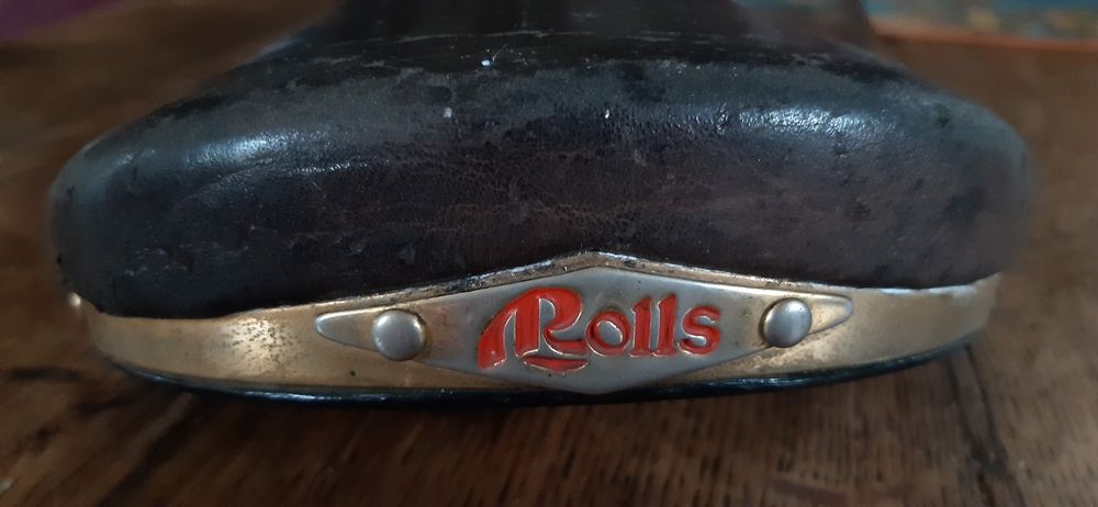 Selle de vélo Selle San Marco Rolls - Photo éditoriale par ©robdragan - #85457398