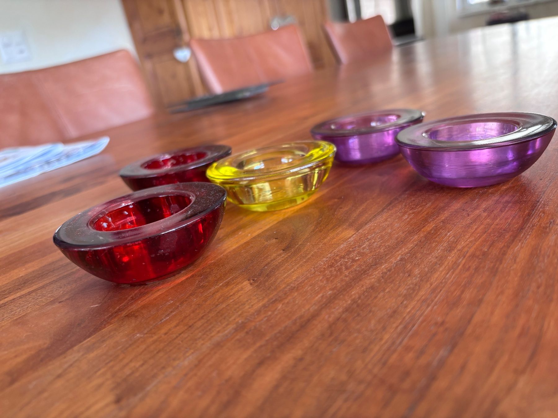Portacandele: 5 Teelichthalter violett/gelb/ rot – Usato da Balsthal venduto da Uroby 2
