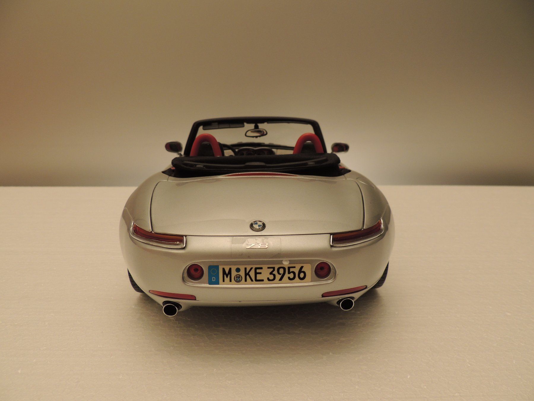 Kyosho Modellini d'auto: Kyosho BMW Z8 silber 1:12 – Nuovo e nell'imballaggio originale da Corminboeuf venduto da corbay 3