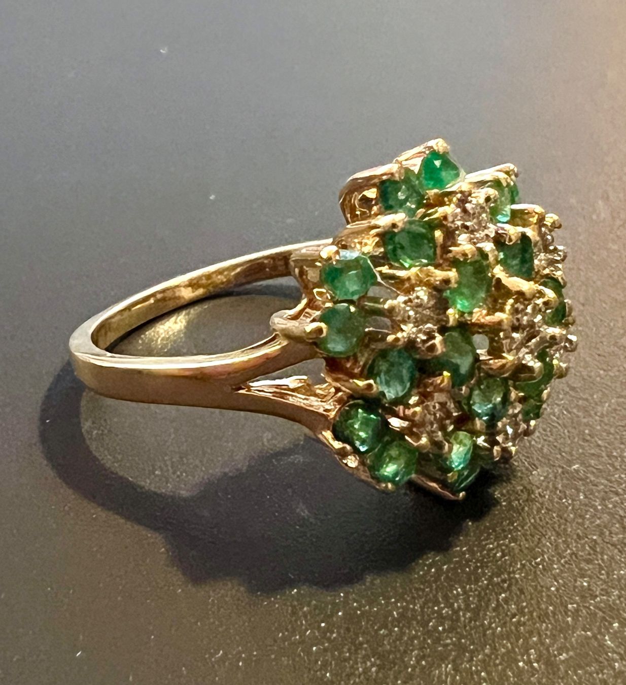 Anelli: Gold-Ring 18K mit Smaragden und Diamanten – Usato da Chur venduto da Penting1935