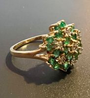 Gold-Ring 18K mit Smaragden und Diamanten