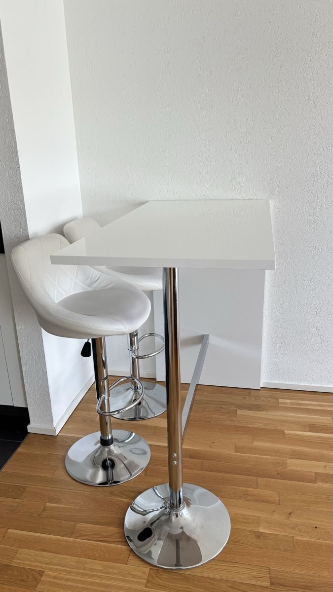 Tavoli: Bartisch + Barstühle – Usato da Basel venduto da Lorena.mb