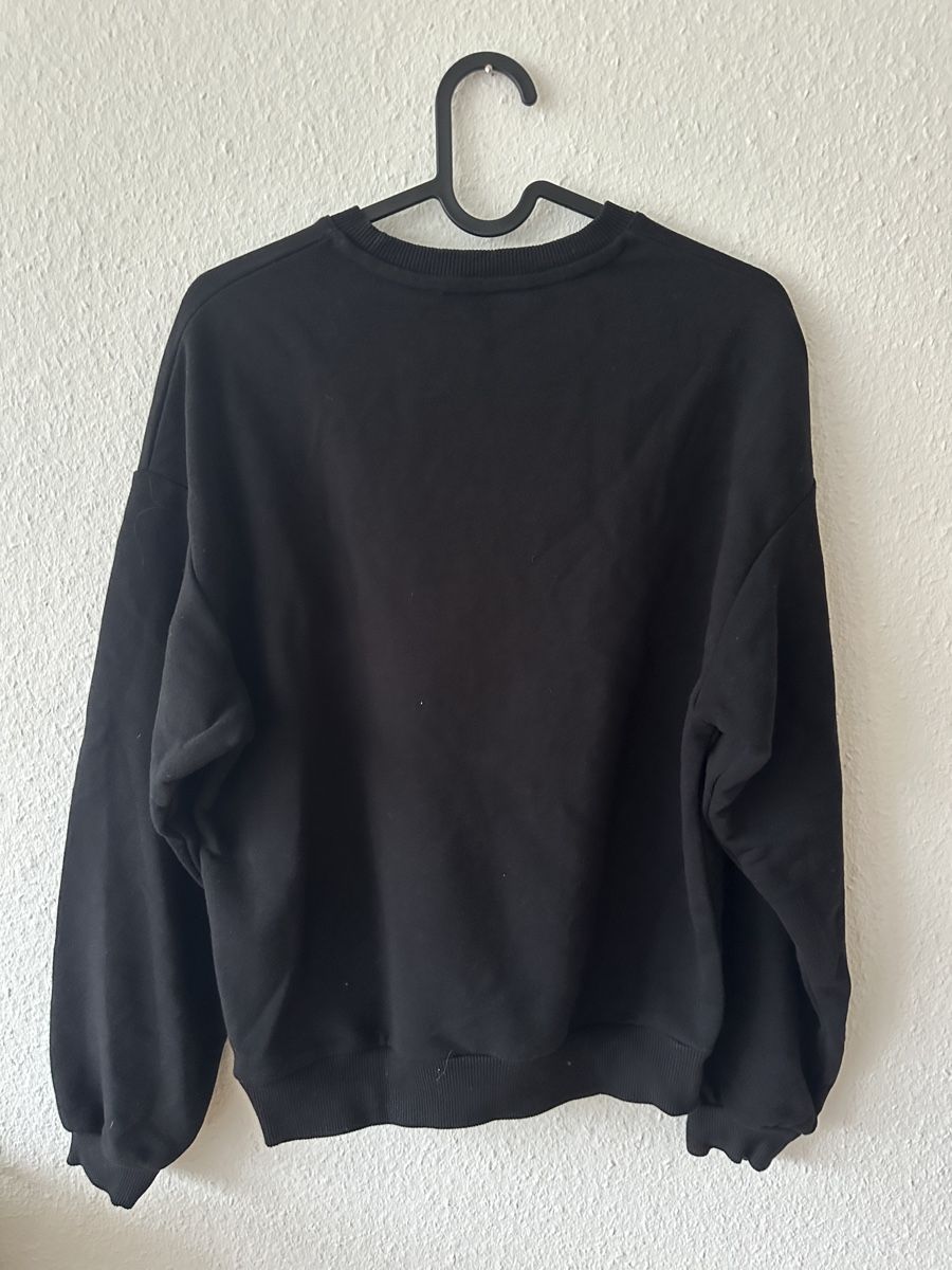 Bershka Pullover & Sweatshirts: Schwarzer Bershka Pullover XS/S – Neu (gemäss Beschreibung) aus Steffisburg von blackcoffee 1