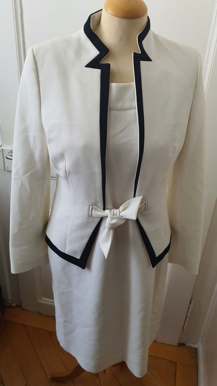 Vestiti: 16. Magnifique ensemble robe et veste – Nuovo (secondo la descrizione) da Le Locle venduto da tchanatakoua