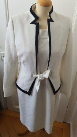 16. Magnifique ensemble robe et veste