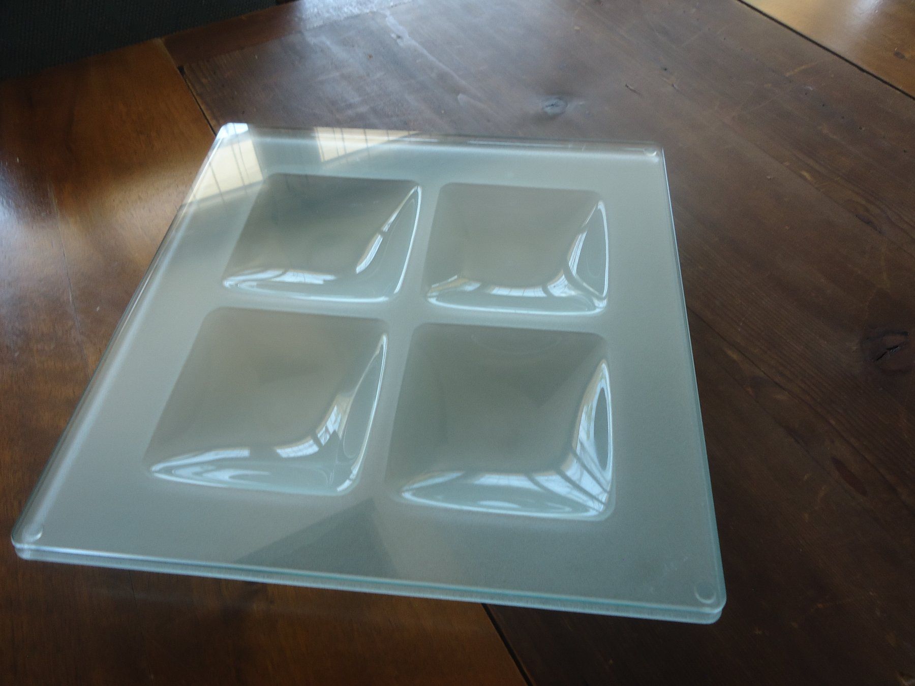 Piatti di portata: Plateau en verre avec compartiments décoratifs – Usato da Vessy venduto da mafabe 1