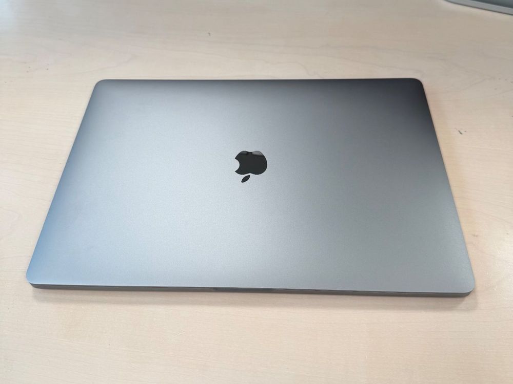 MacBook Pro 16