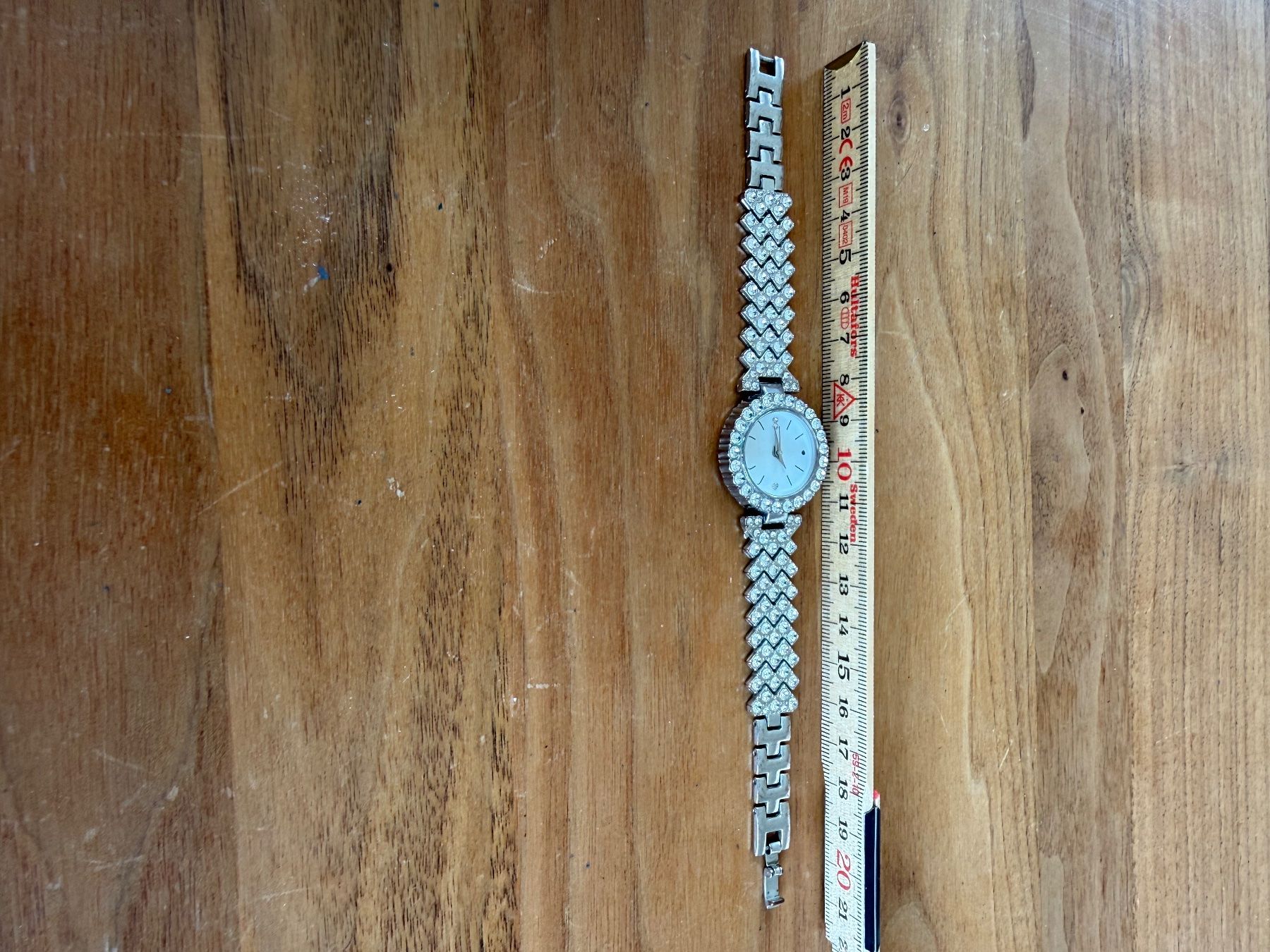 Montres: Armbanduhr mit Strasssteinen – D'occasion à zürich par skychef 3