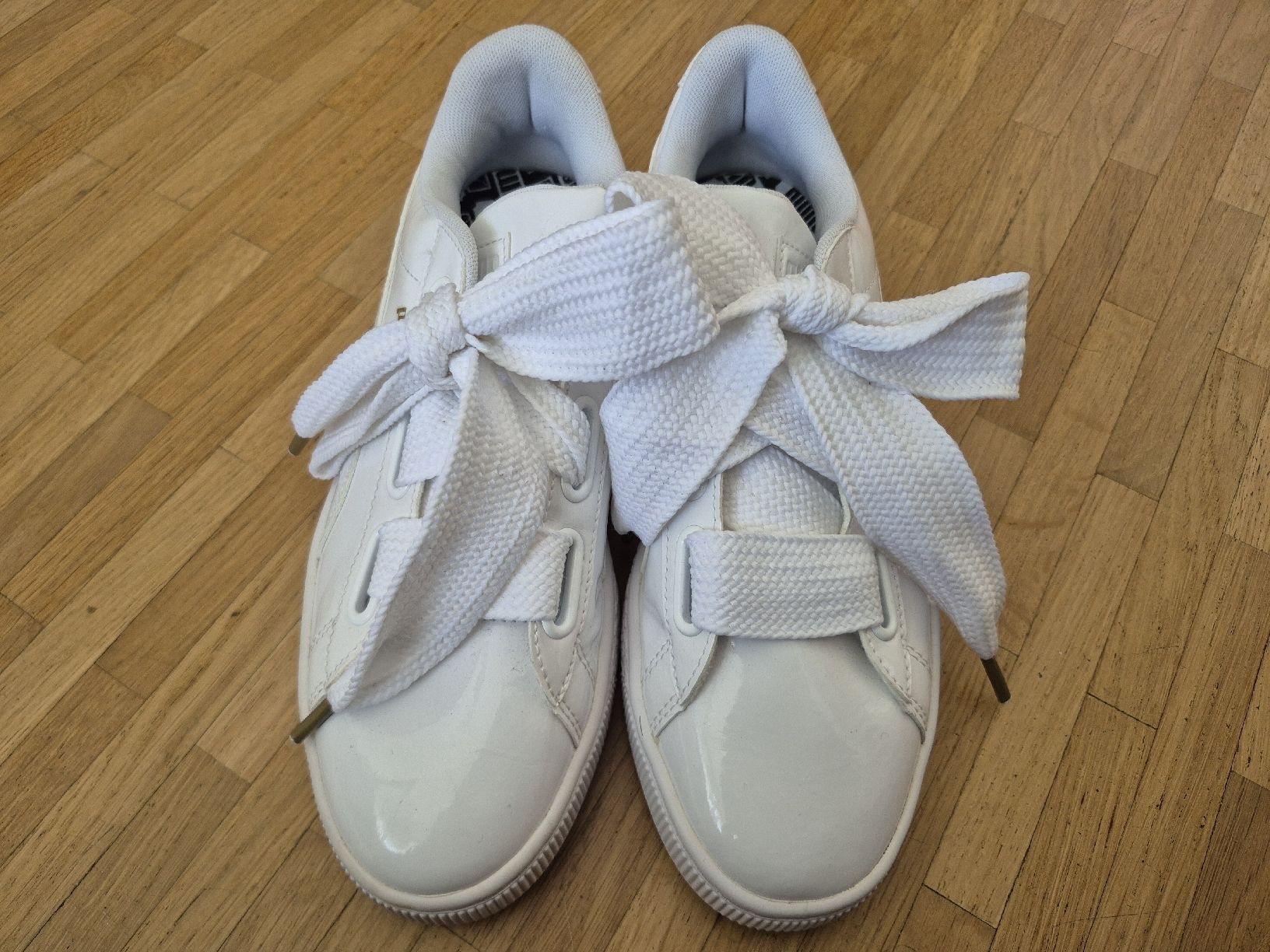Puma Scarpe da donna: Baskets blanches Puma avec lacets en satin – Nuovo (secondo la descrizione) da Meyrin venduto da kka_b6jn 1