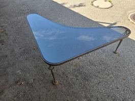 Tisch, niedriger Salontisch mit Glasplatte