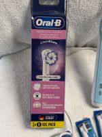 BRAUN Oral B Elektrische Zahnbürste und 15x Bürstenaufsätze