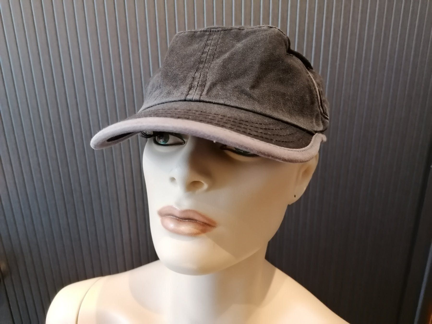 Altro in  Abbigliamento & Accessori: Cap schwarz-grau – Usato da Muri AG venduto da goodmood17 2