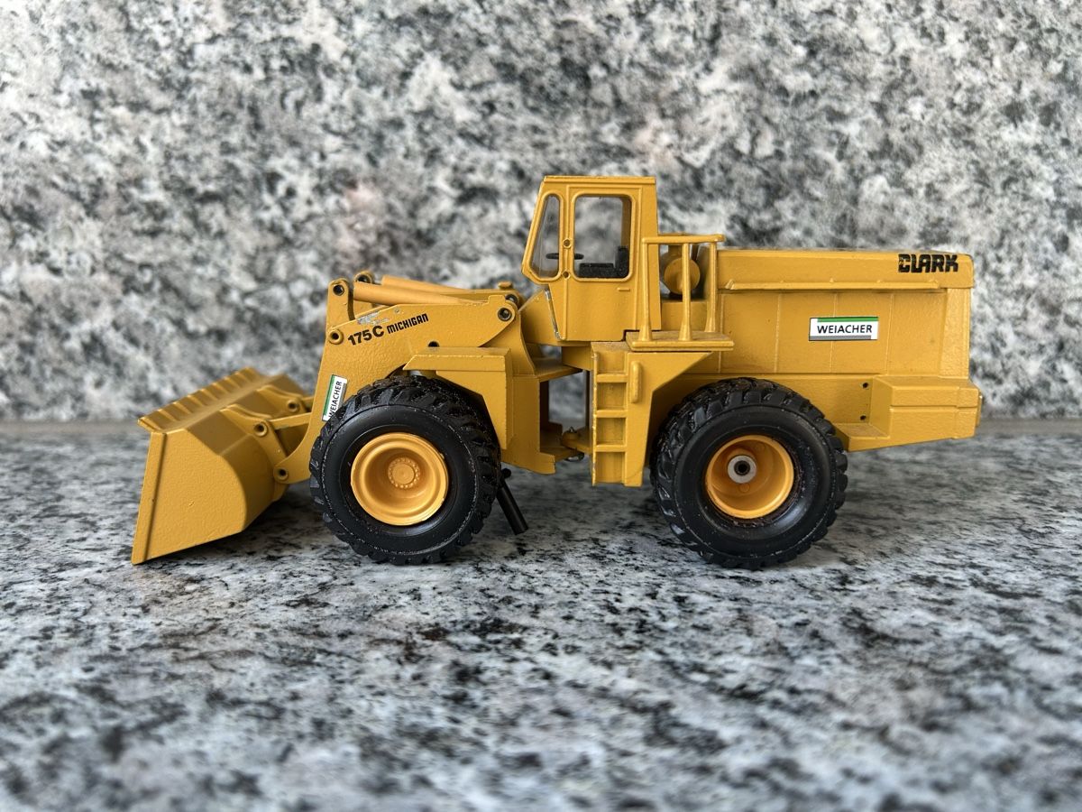 Conrad Modellbausätze & Standmodelle: Clark Radlader, 1:50 , Conrad – Defekt aus Horw von Tigercat635