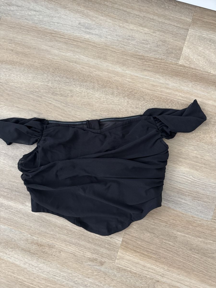 Top: Cropped corset – Nuovo (secondo la descrizione) da Sierre venduto da jen_w8vt