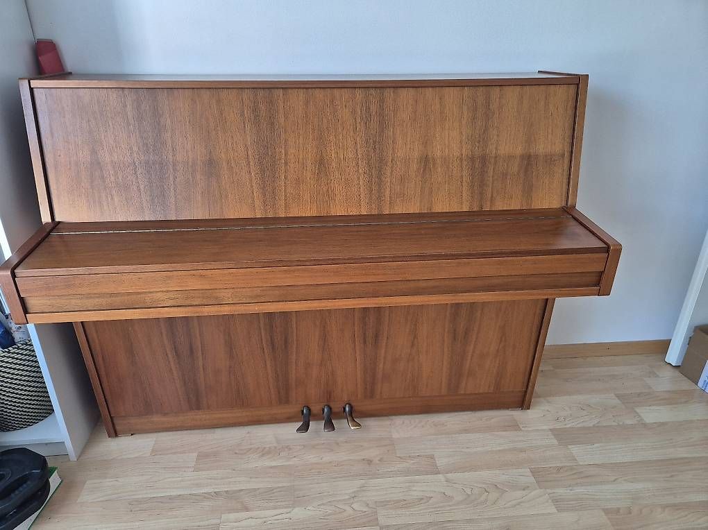 Strumenti musicali: Solton W. Germany Klavier – Usato da Schaffhausen venduto da RK205 1