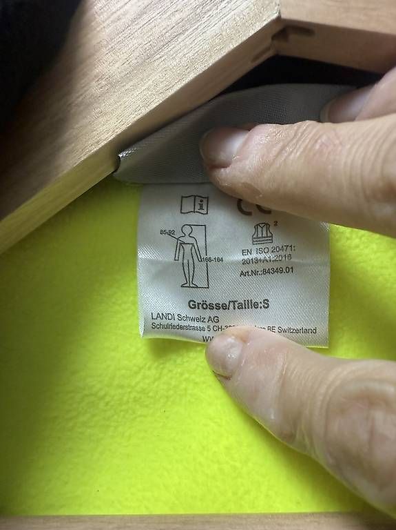 Jacken: Sicherheitsjacke grosse S – Gebraucht aus Zürich von Sashkica 1
