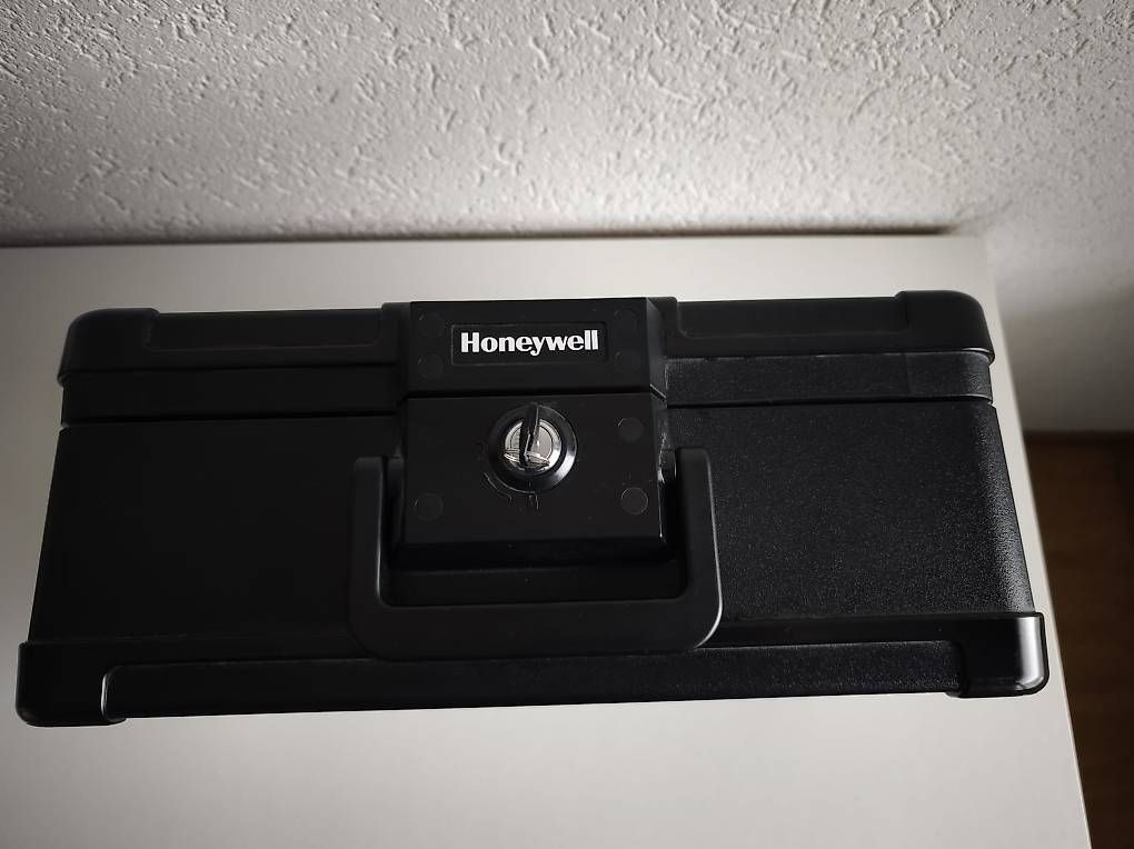 Valigie: Brandschutzkoffer Honeywell – Usato da St. Margarethen TG venduto da andi.h 2