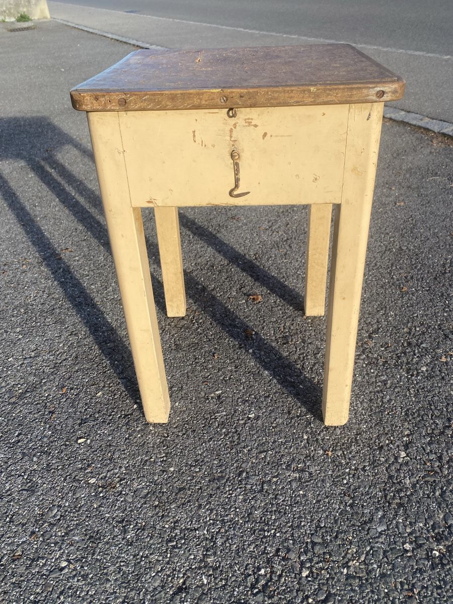 Sgabelli: Ancien tabouret avec petit coffre. – Usato da Concise venduto da collinet.1426 3