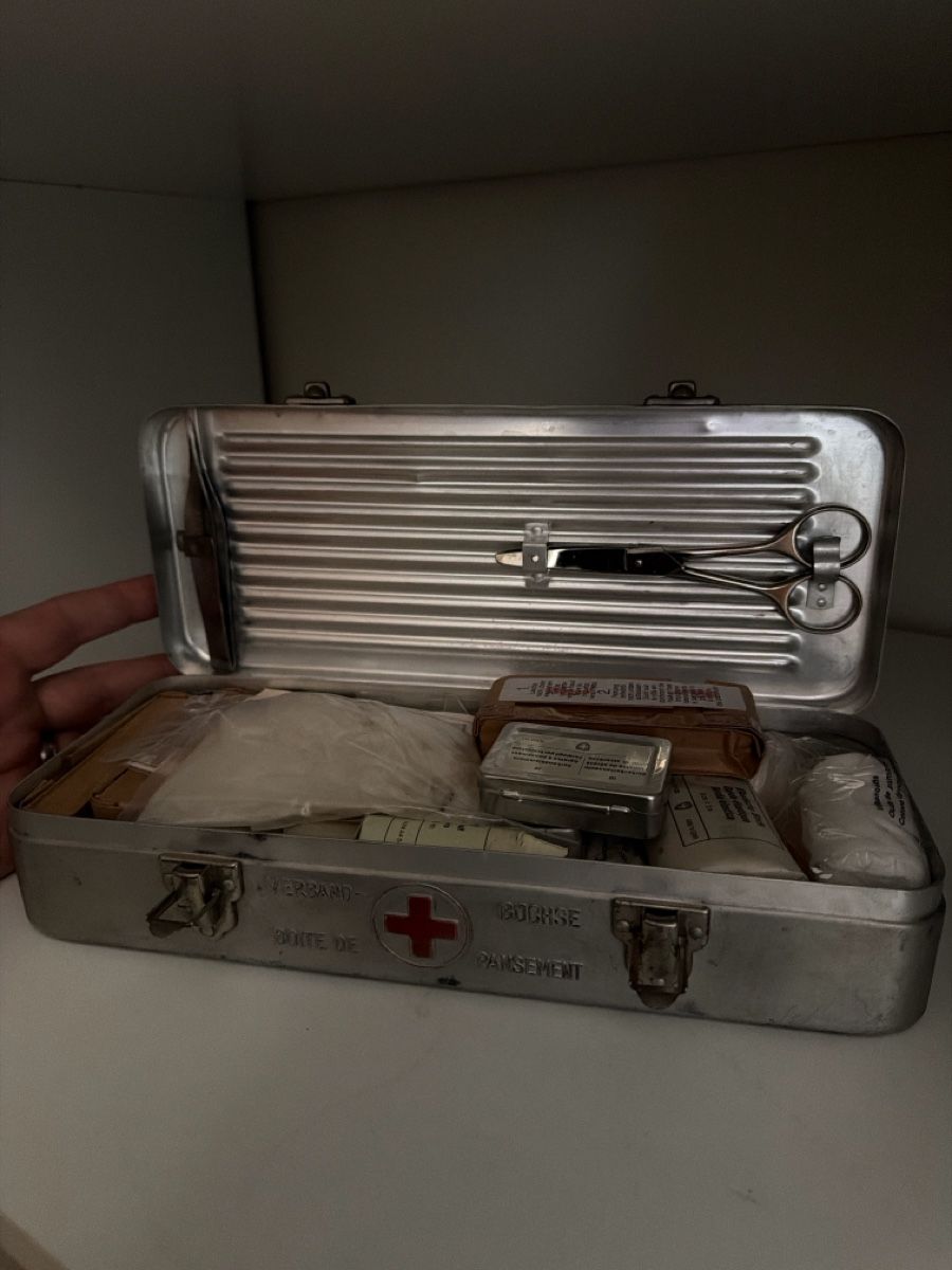 Kit di pronto soccorso: Schweizer Armee Verbandsbüchse – Usato da Hettlingen venduto da mak_lz8h 3