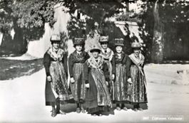 Wallis   VS   -   Trachtenfrauen im Oberwallis