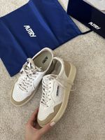 Autry Sneakers Model Medalist Low Suede Gr. 40 NEU