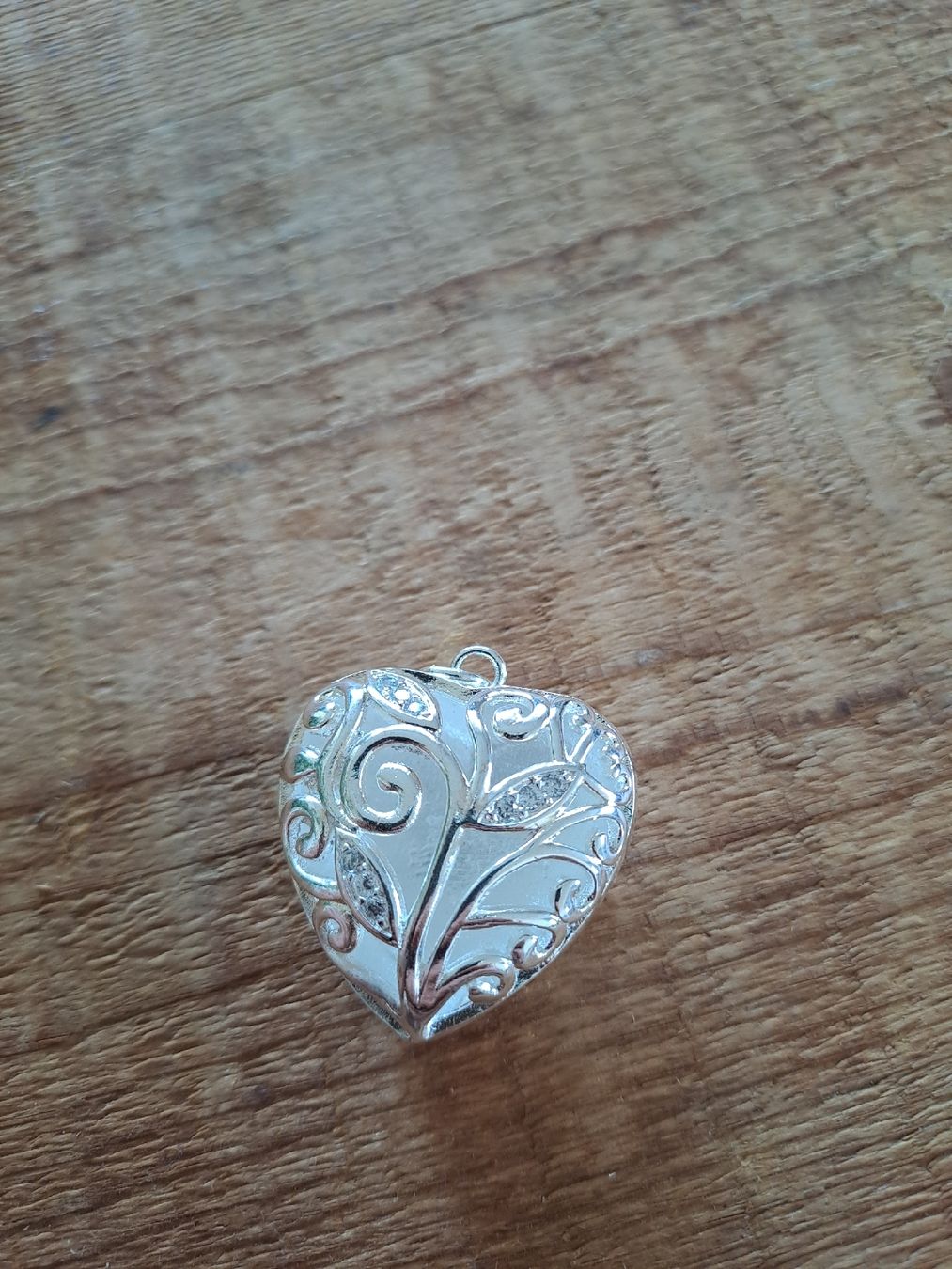 Pendentifs: Anhänger Halskette Herz – Neuf avec emballage d'origine à Basel par suberi_Sach