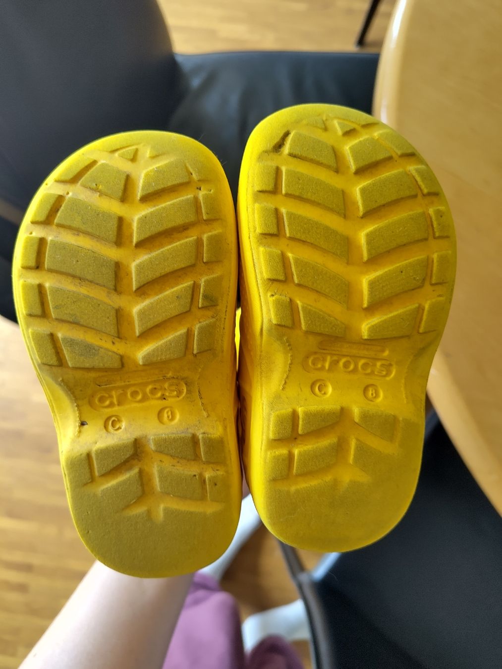 Crocs Chaussures garçon: Crocs Regenstiefel gelb Grösse C8, 24-25 – D'occasion à Zürich par wpo_f2qh 1