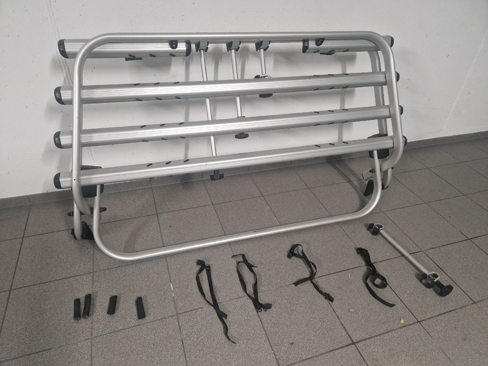 VW Sonstiges Fahrzeugzubehör: Veloträger VW T5 Heckklappe – Gebraucht aus Unterlunkhofen von RoadRunn3r