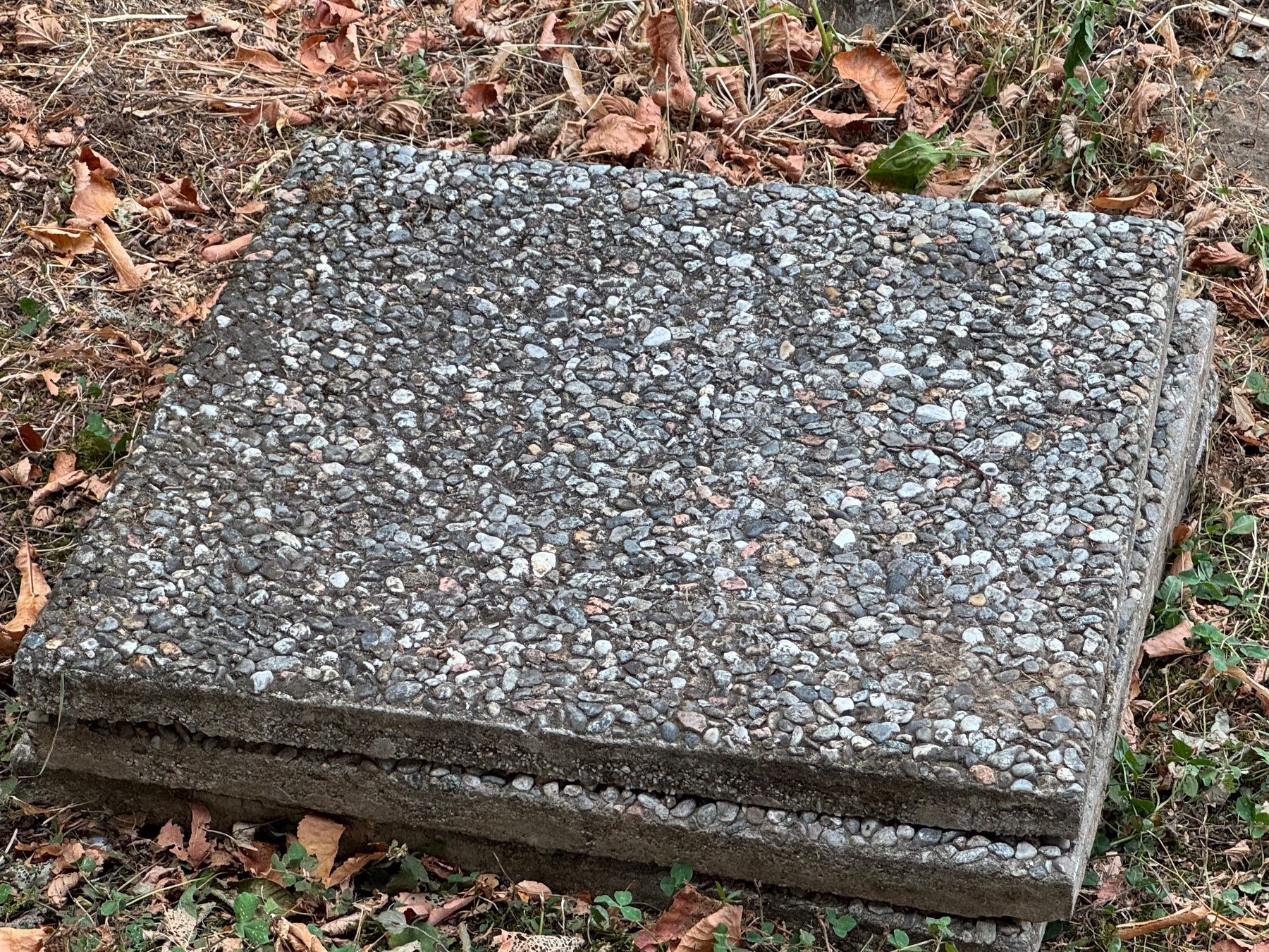 Plateaux: Garten Beton Platten – D'occasion à Losone par Gluecklich_sein_