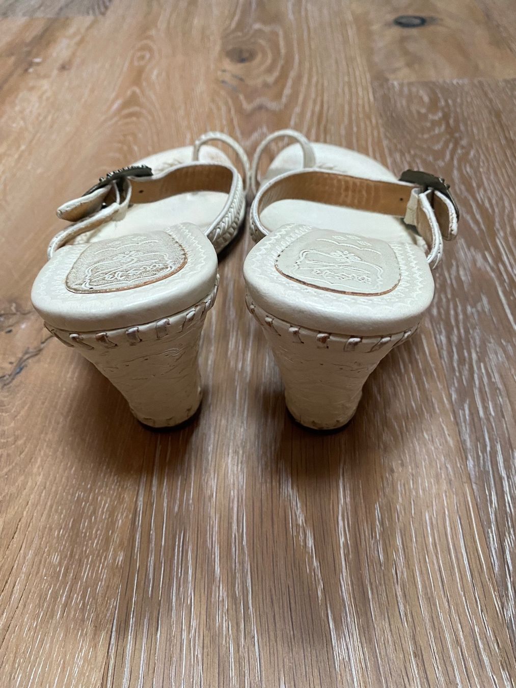 Scarpe da donna: Great white sandals. EUR38 – Usato da Grund b. Gstaad venduto da PlageNeigeplus 4