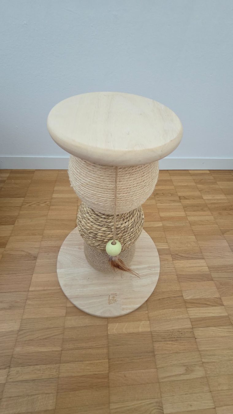 Katzenbaum - Kratzbaum: Katzen-Kratzbaum "Designed by Lotte Elio" – Gebraucht aus Zürich von pixelixi 3