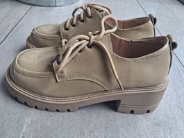 Beige Oxford Lackschnürschuhe Plateau - grösse 39 neu!