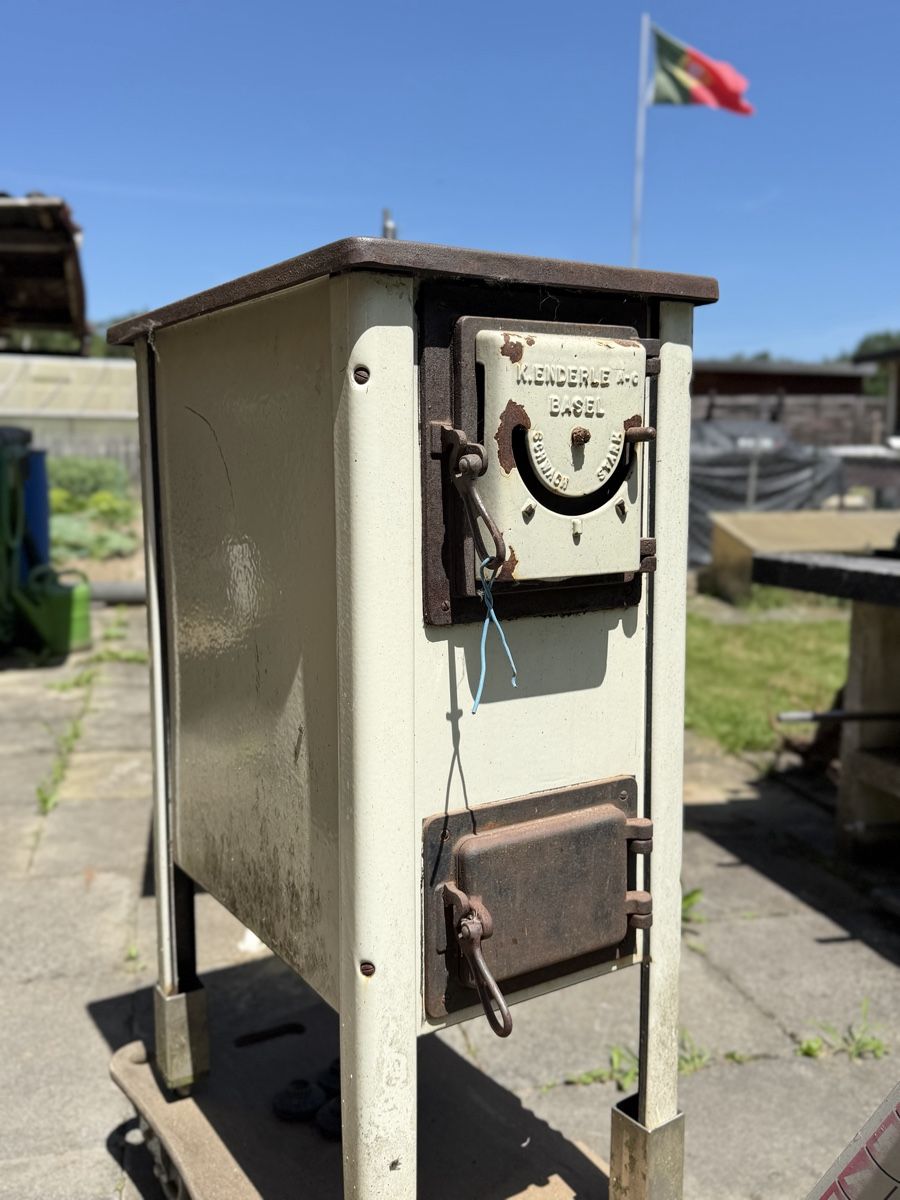 Altri mobili d'antiquariato: Antiker K.Enderle Basel Holzherd mit Kochplatten – Usato da Rheinfelden venduto da DA__RIO 5