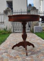 Tavolo antico rotondo in legno – piedistallo tripode