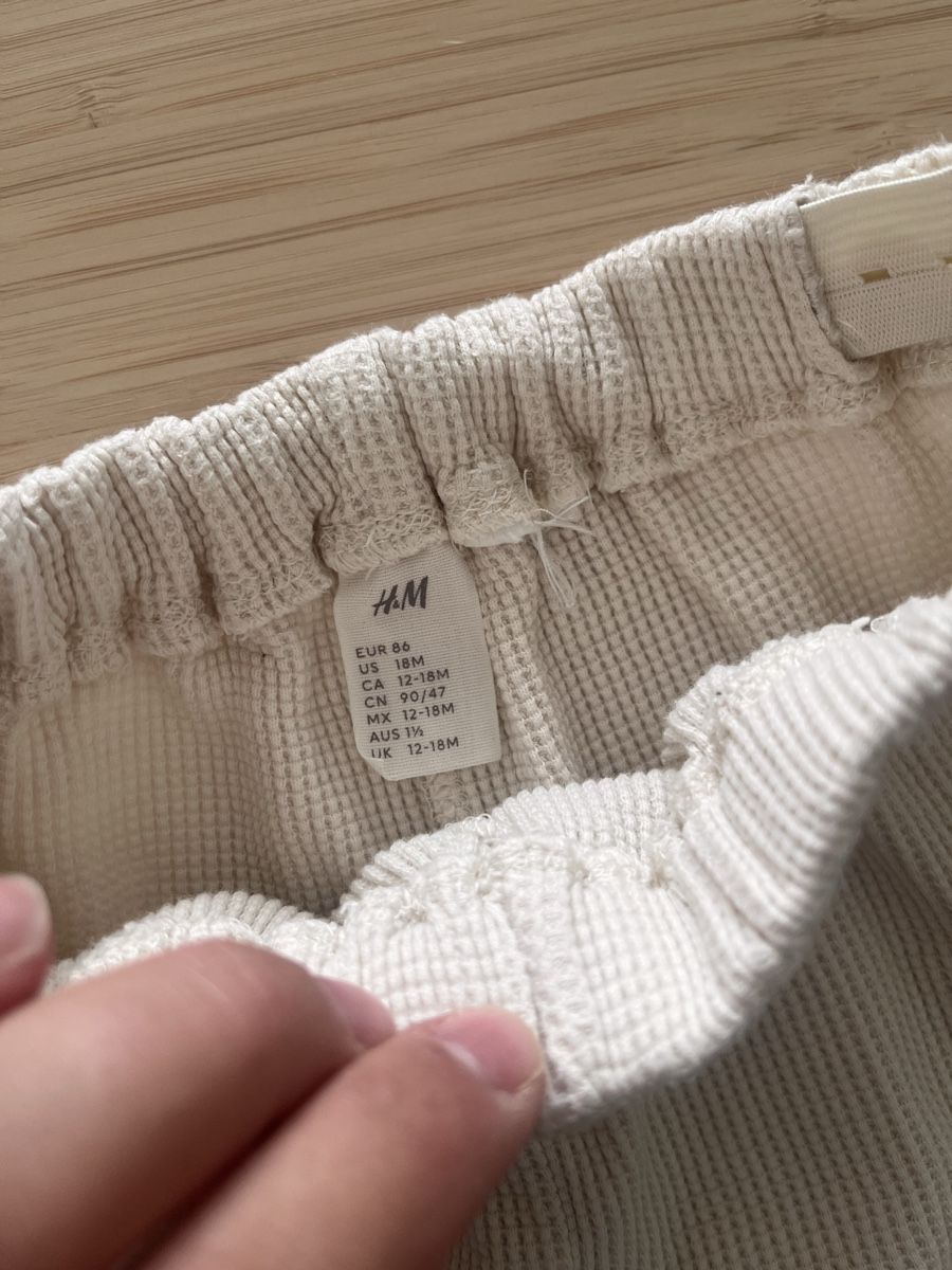 H&M Pantaloni: Pantalon bébé H&M léger, taille 86 – Usato da Cossonay-Ville venduto da Venusa09 1