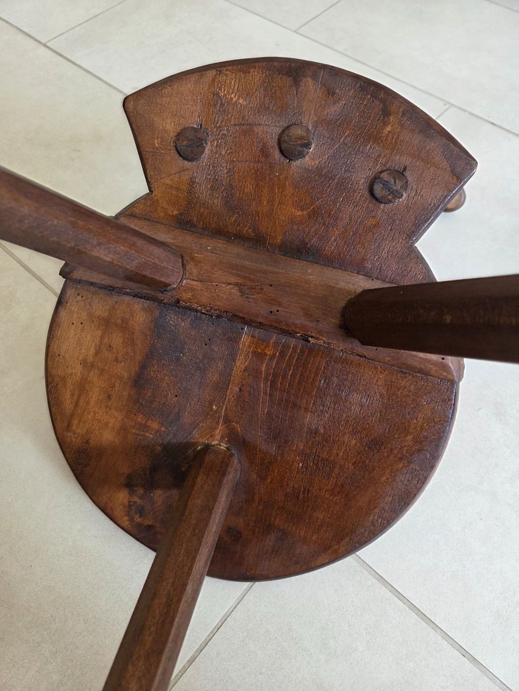 Stühle: Antiker Stuhl, 3- Beine, vintage, – Gebraucht aus Arlesheim von Vera6 6