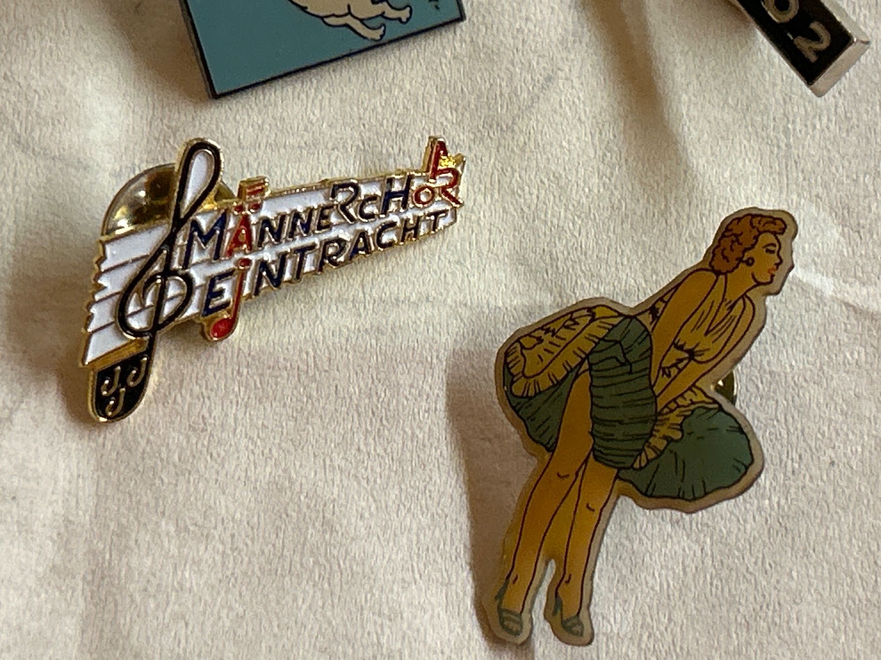 Placchette & Badge: 4 Vintage Anstecker Pins – Usato da Regensdorf venduto da Spyke55 2