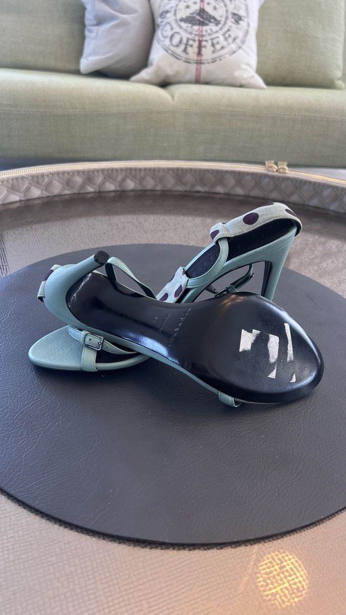 Burberry Scarpe da donna: Burberry Sandals size 38  – Nuovo (secondo la descrizione) da Freienbach venduto da cri_9kly 2