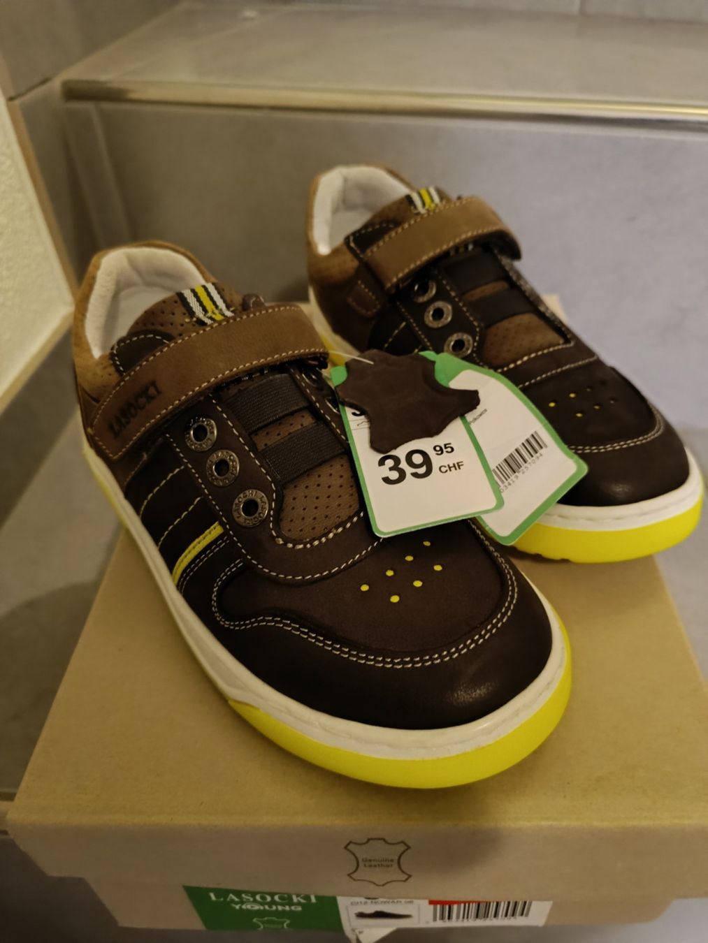 Scarpe per ragazzi: Neue Lasocki Leder Sneaker Grösse 33 – Nuovo e nell'imballaggio originale da Wohlen AG venduto da Fabe3