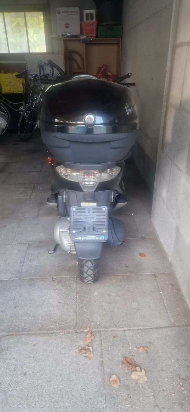 Piaggio Scooter: Piaggio Fly 125, Roller defekt inkl. Topcase ab 1.- – Difettoso da Biel/Bienne venduto da YVNES 4