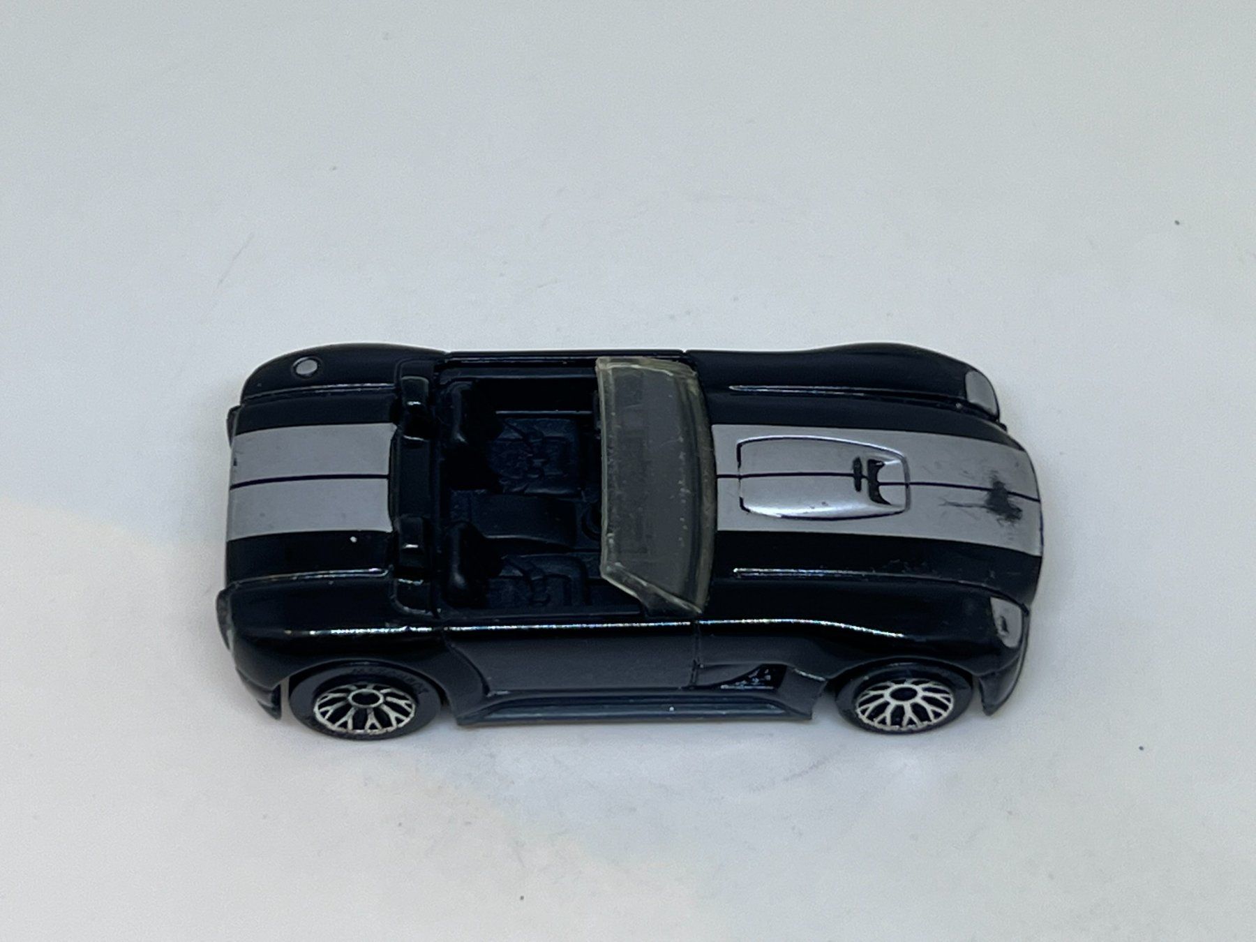 Matchbox Modellini d'auto: Matchbox Ford Shelby Cobra Concept #661 – Usato da Wildegg venduto da LaaBoutique 1