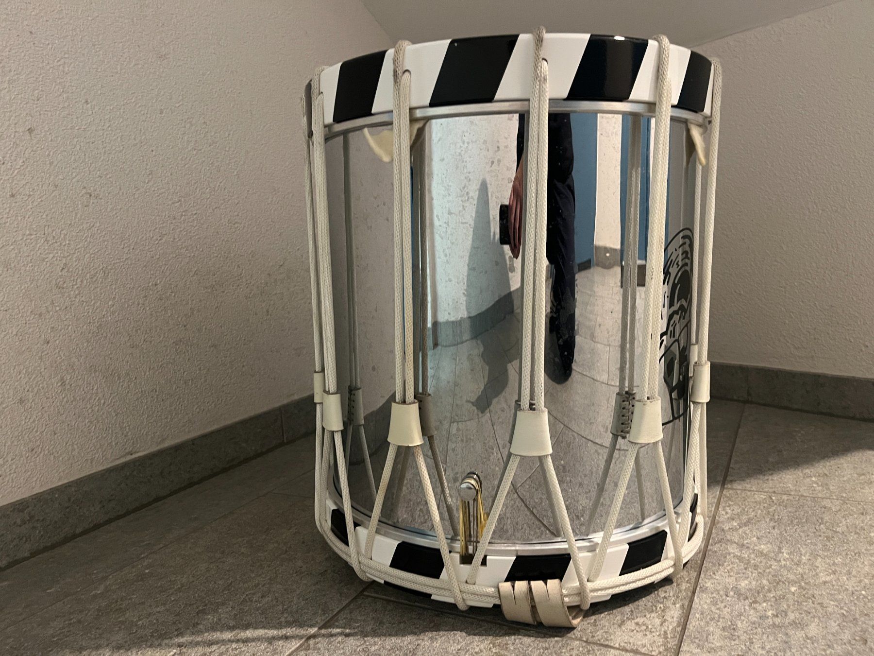Strumenti musicali: Basler Trommel 4/4 – Usato da Kriens venduto da Flying-Hirsch 1
